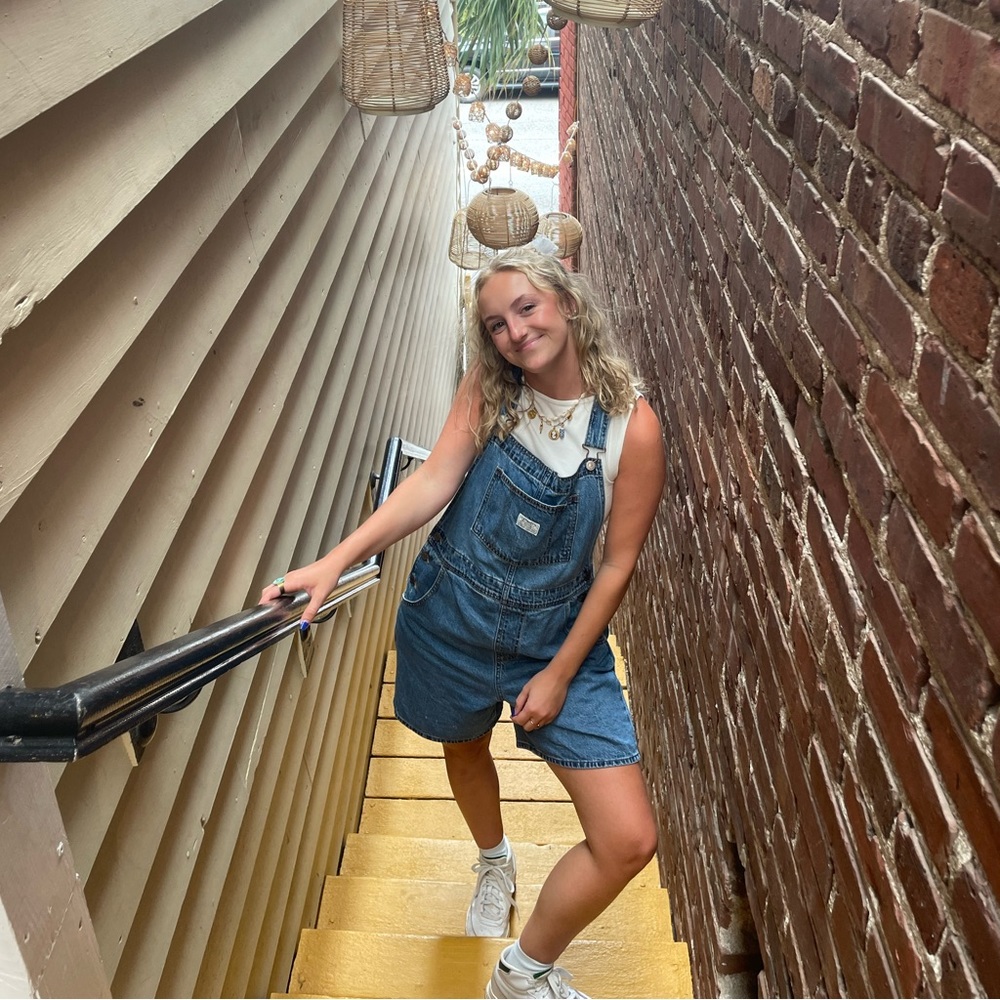 Meet your Posher, Mia